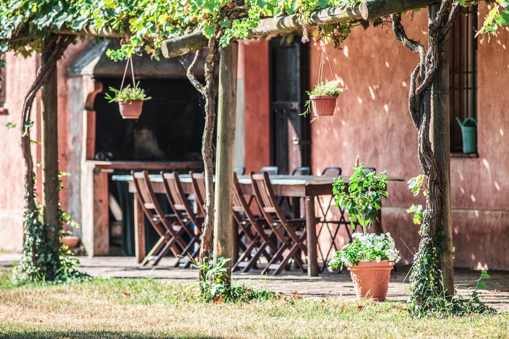Gasthaus Agriturismo Il Pettirosso Forlì Exterior foto